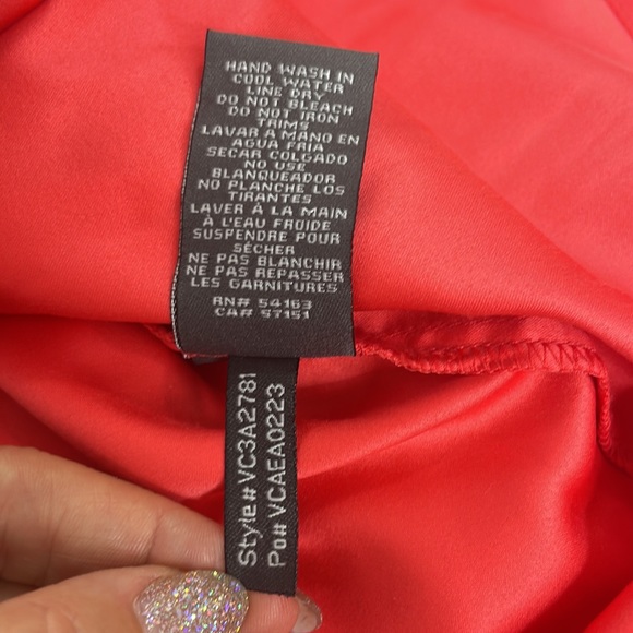 Vince Camuto Dress 6 Knee Length Red Sequins Short Sleeves Lined Point Neck - Picture 13 of 16